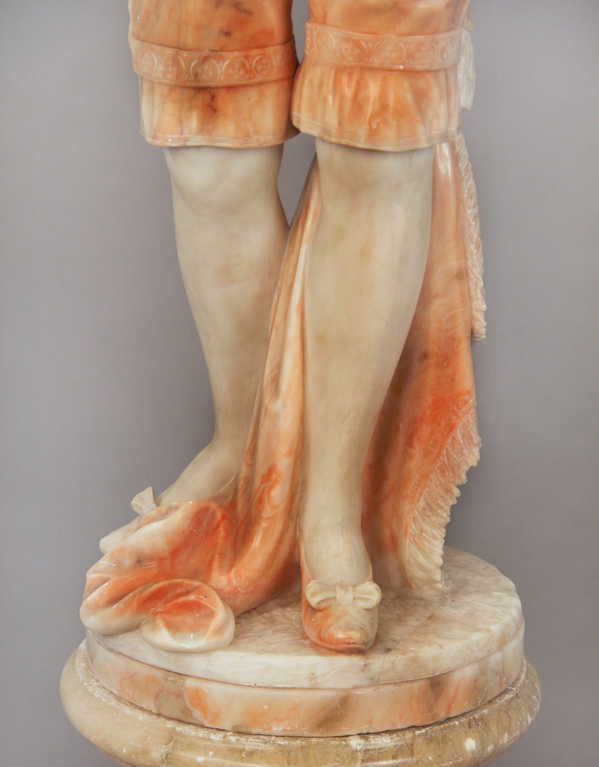 Lot 462 - AN ITALIAN CARVED ALABASTER FIGURE OF THE