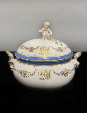 A Late 19th Century German Meissen Porcelain Soup Tureen / Centerpiece